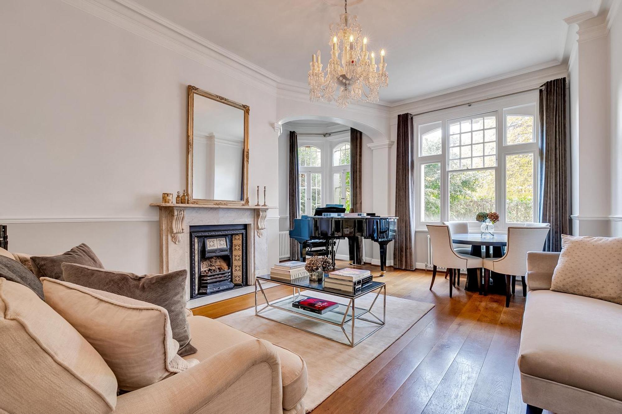 New - 2 Bed Flat - West Kensington Station - Private Garden Apartment