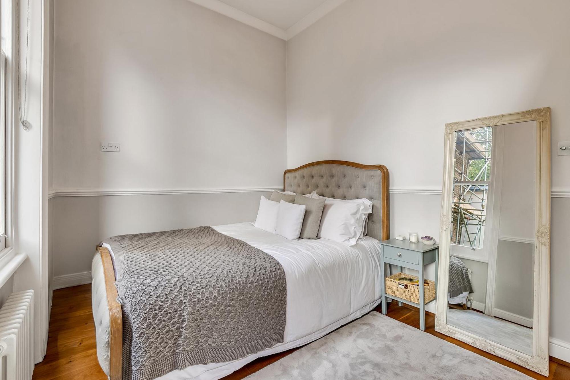 Apartment New - 2 Bed Flat - West Kensington Station - Private Garden London