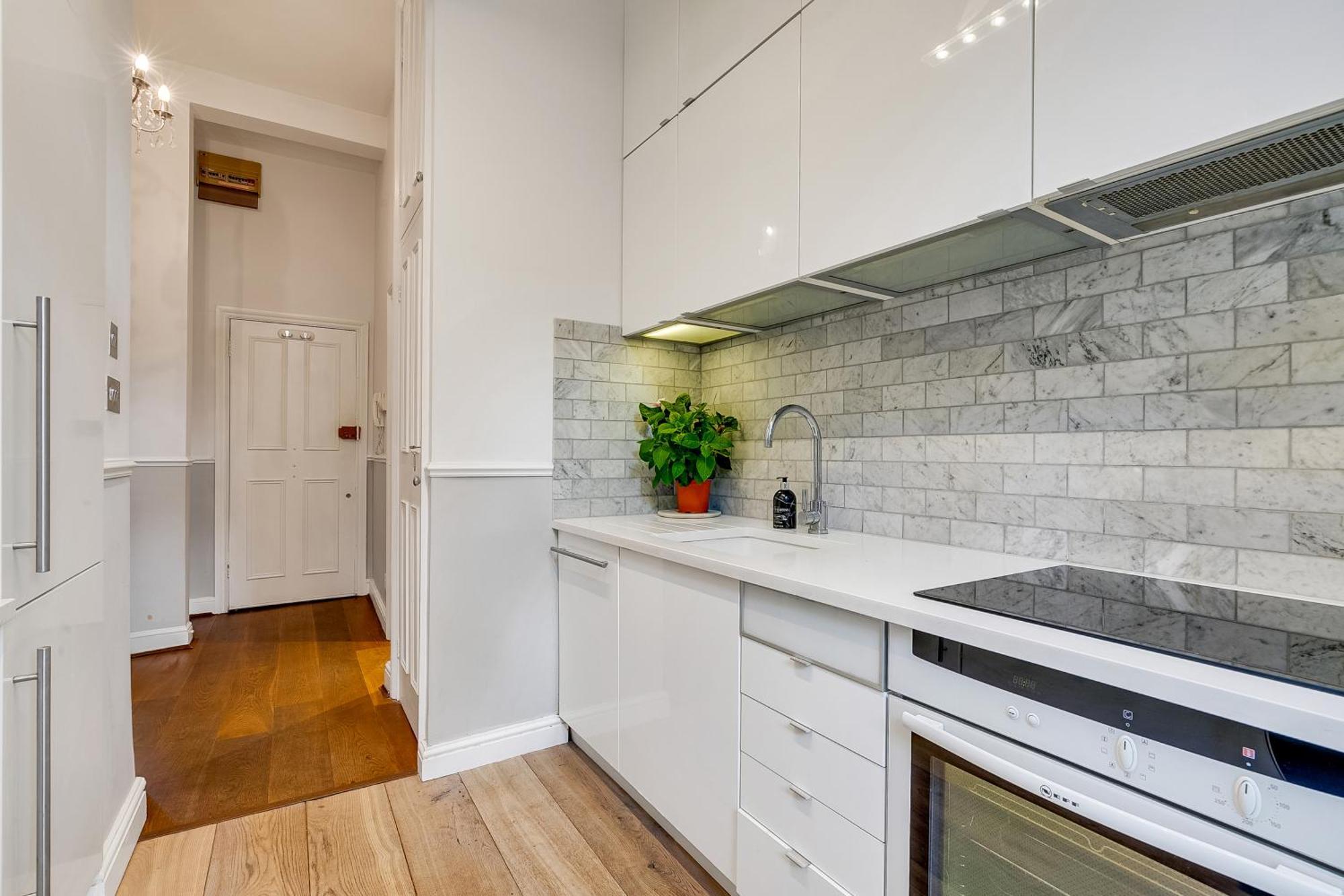 New - 2 Bed Flat - West Kensington Station - Private Garden * London