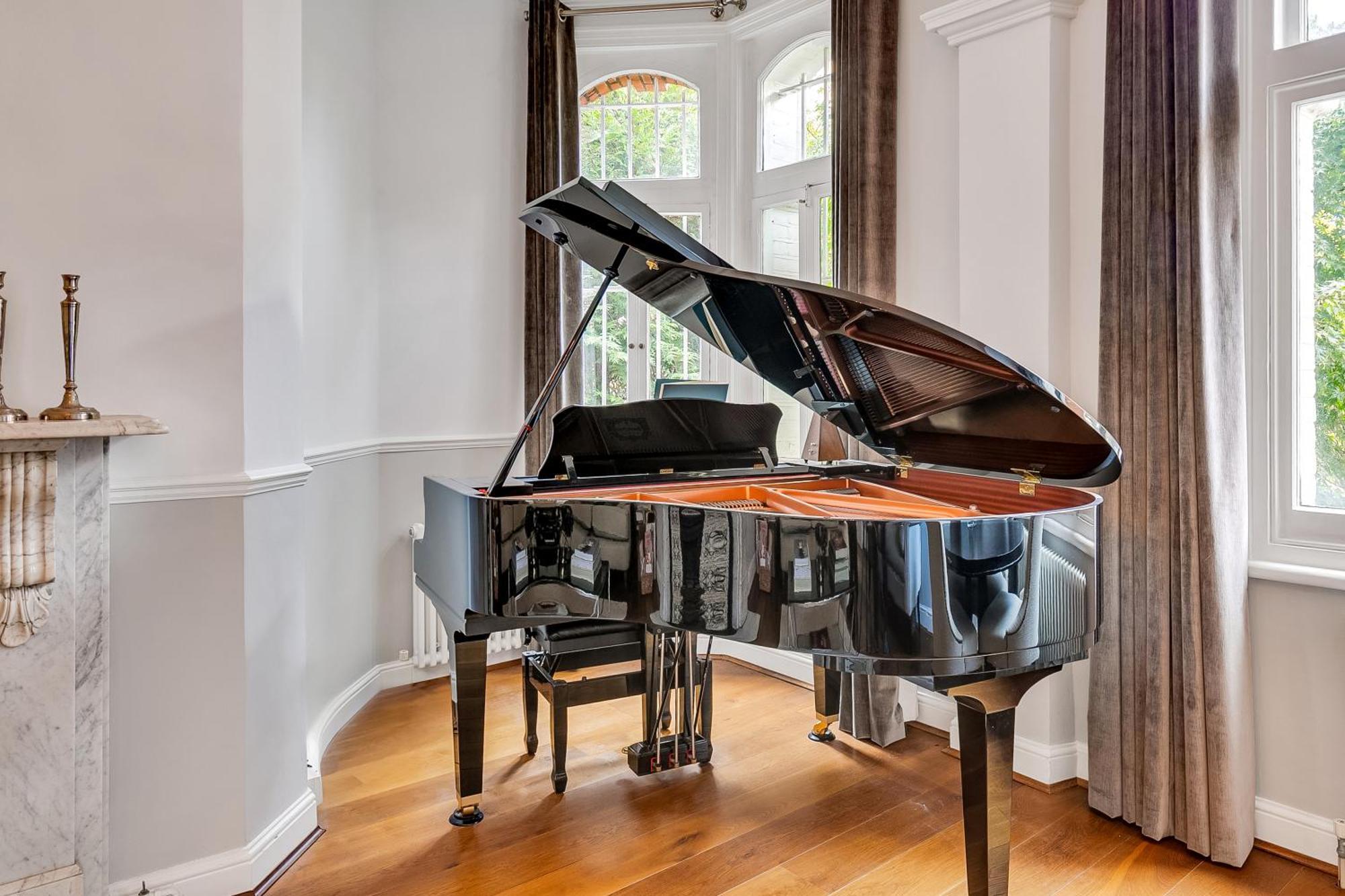 New - 2 Bed Flat - West Kensington Station - Private Garden Apartment